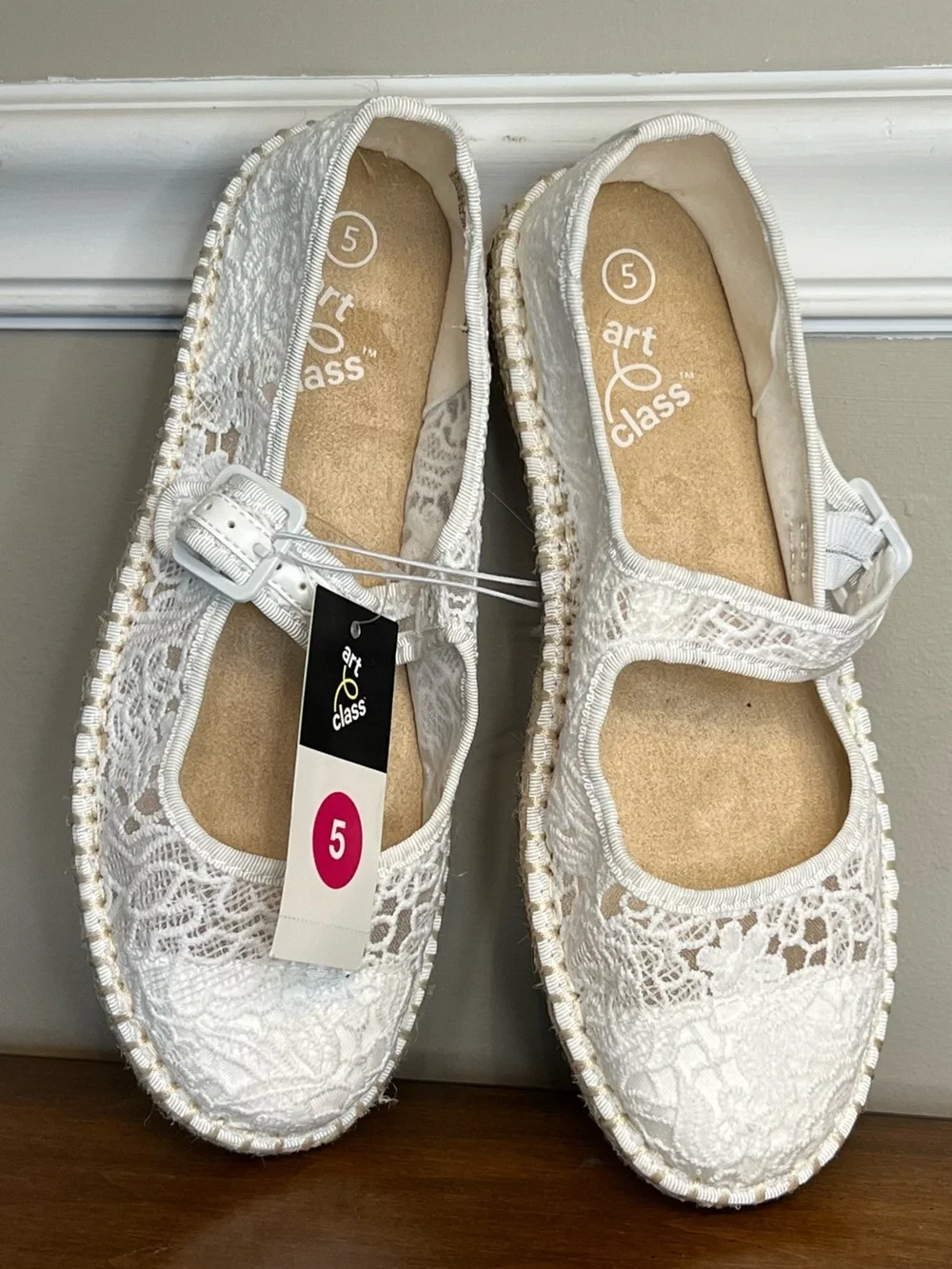 NWT Art class White Lace Mary Jane Girls Espadrille Flats - Size 5